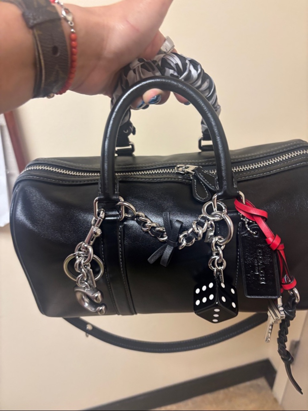 Coach Black Venture 27 - Picture 3 of 3